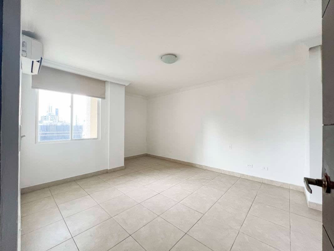 Bright living dining area with balcony in PH Obarrio Tower for rent