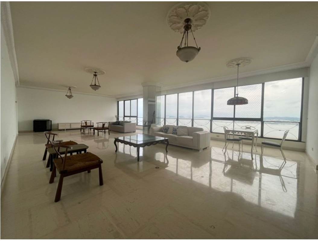 Large bathroom with double sinks, marble finish and frosted windows in PH Los Delfines Panama