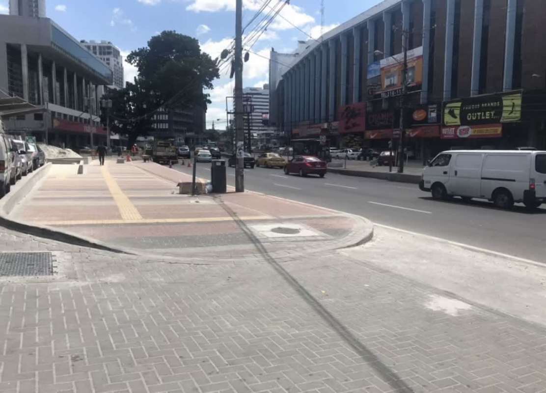 Active commercial street with retail stores, parking, and high foot traffic at Via España Obarrio Panama