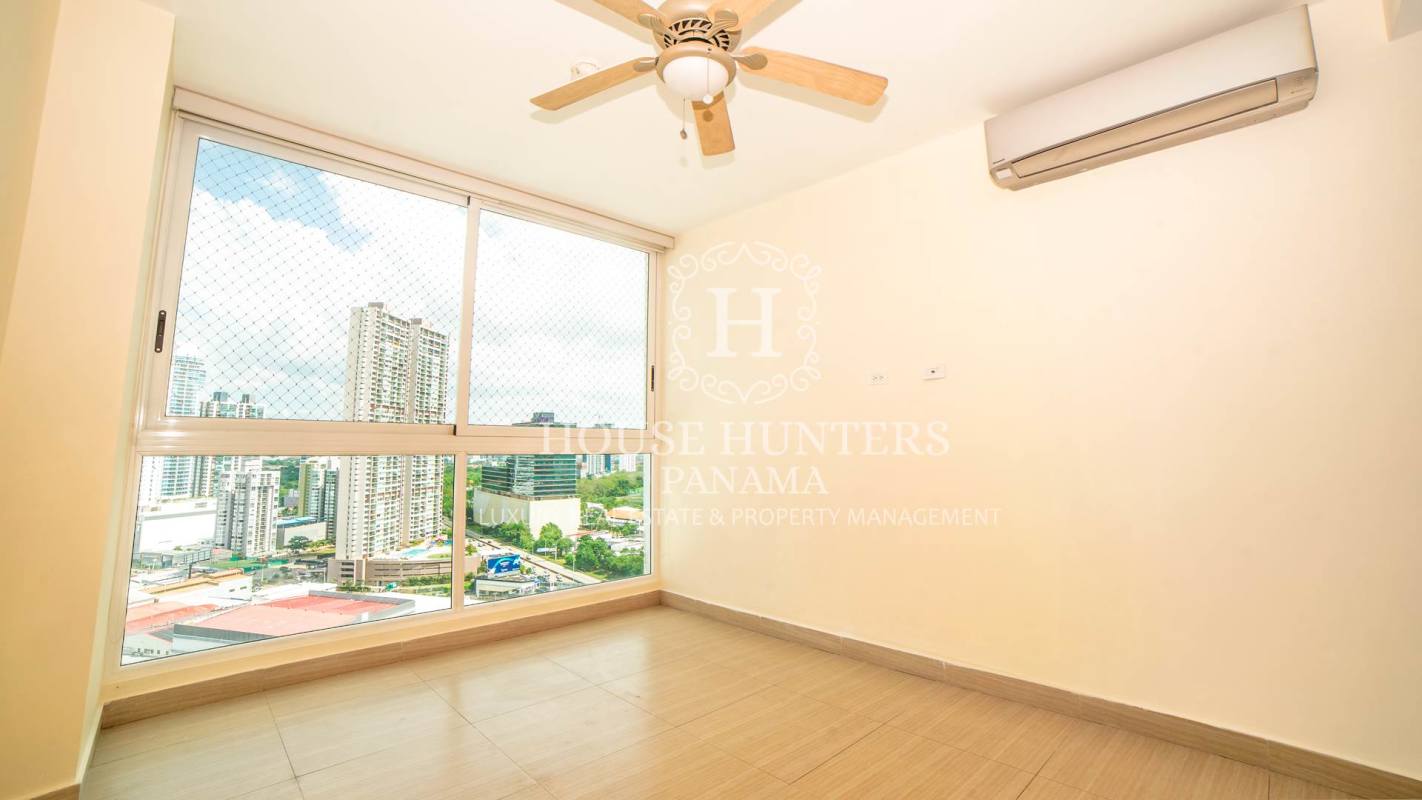 Contemporary bathroom with glass-enclosed shower PH Asia Costa del Este Panama
