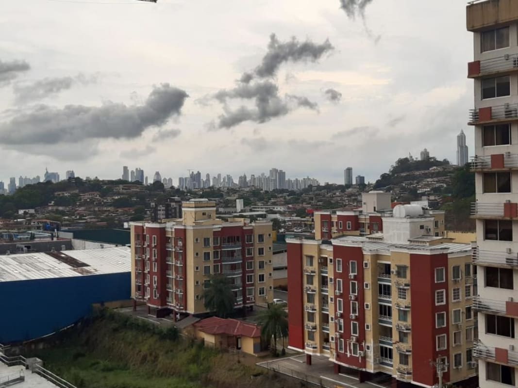 View city skyline from balcony PH Condado Gardens Panama rental