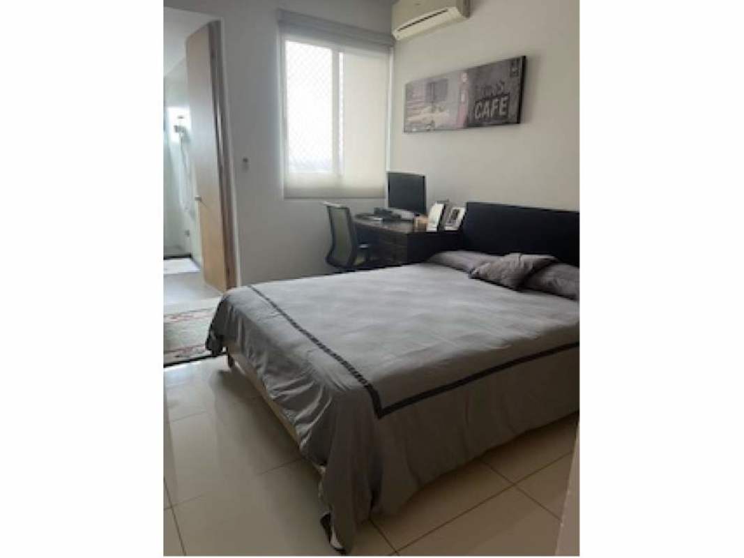 Dining area with ocean view window and central air conditioning in PH Altamar Costa del Este