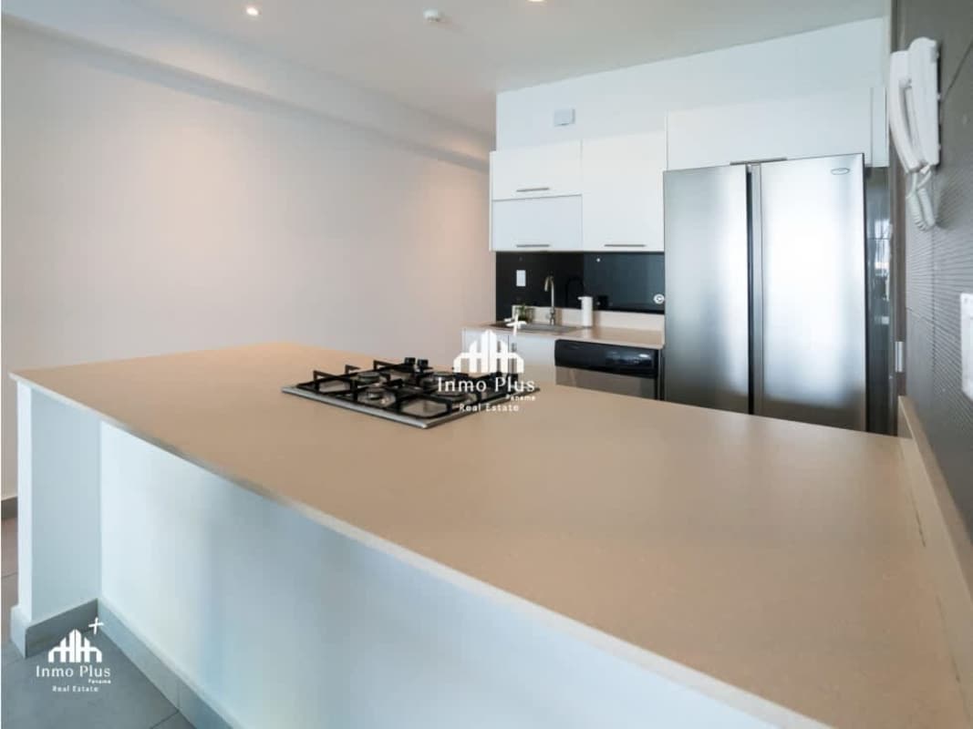 Open kitchen with granite island in PH Element Tower Avenida Balboa