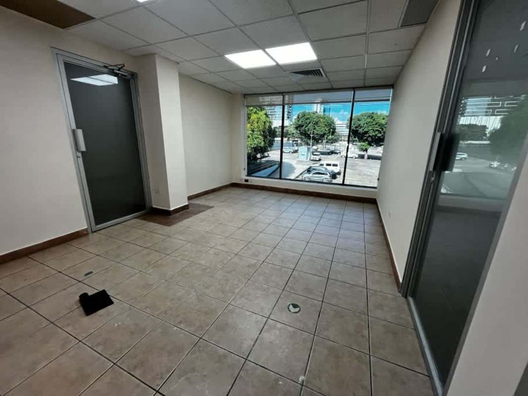 Large bright office space with windows and glass partitions in PH BICSA Tower Obarrio Panama