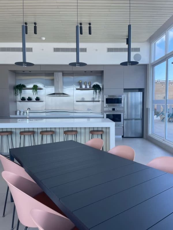 Master bedroom with en-suite bathroom and large windows in PH Van Gogh Panama