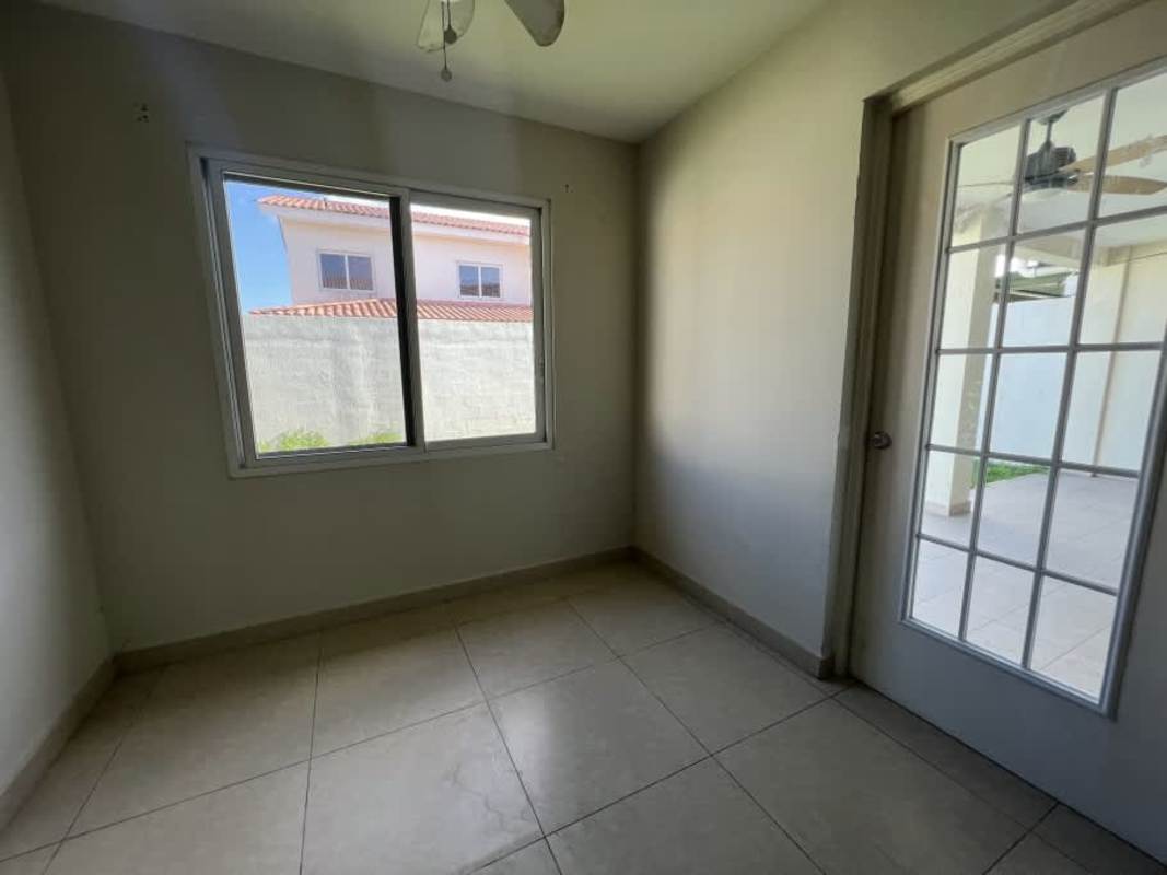 Contemporary bathroom with enclosed glass shower at PH Reserva de Versalles Juan Díaz Panama