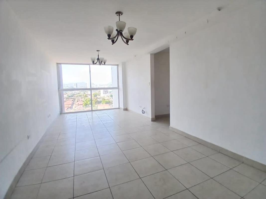 Kitchen with granite countertop tiled backsplash PH 12 de Octubre apartment