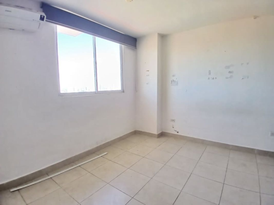 Spacious bedroom built-in wardrobe PH 12 de Octubre apartment for sale Panama