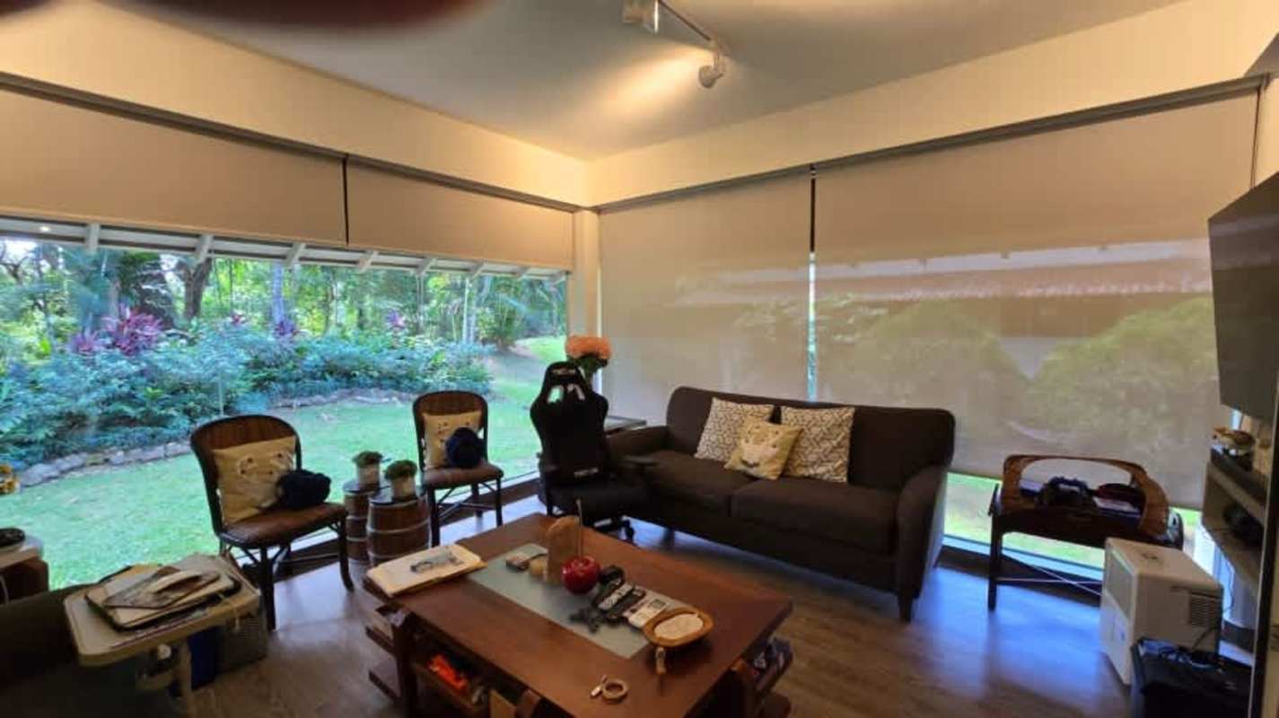 Large living area with garden access in rental house Clayton Gardens Panama City