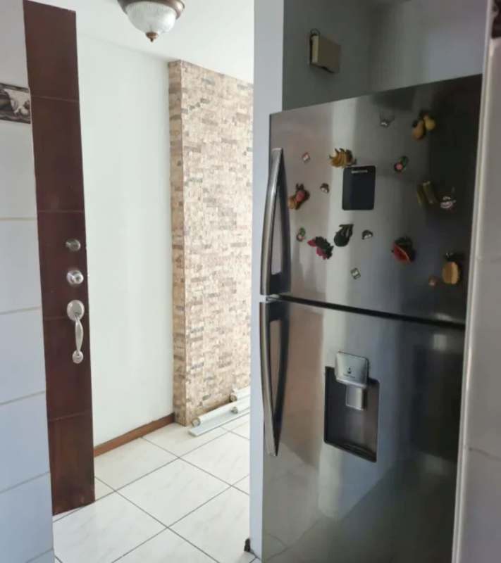 Modern bathroom with glass shower in PH Pacific Wind Punta Pacífica Panama