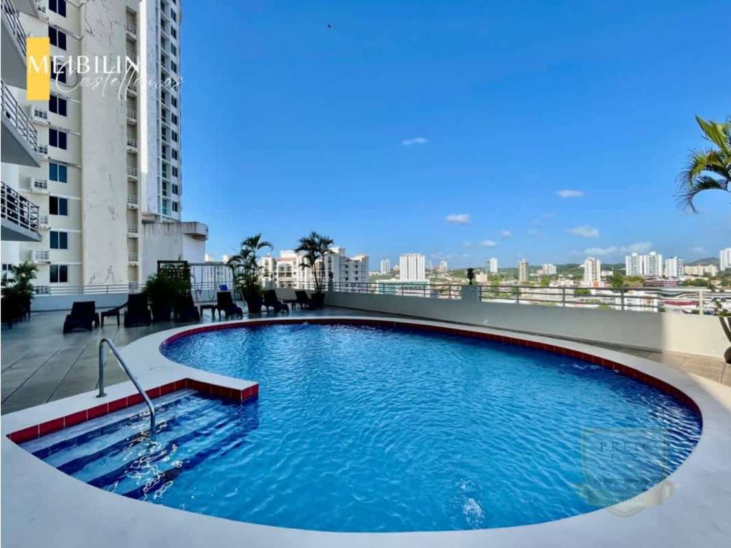 Modern lobby with high ceiling and natural light at PH Sky Level in Panama City