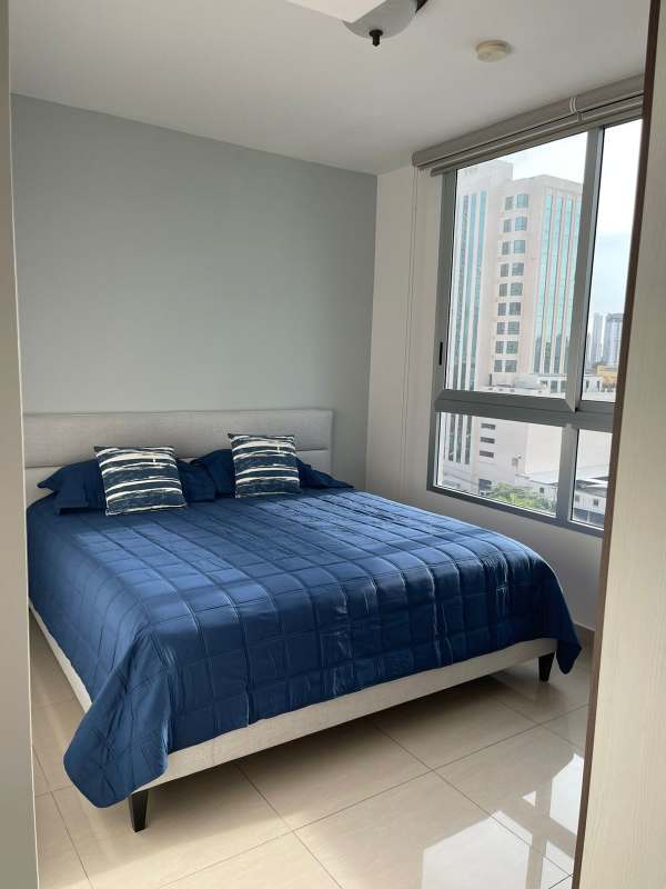 Infinity swimming pool with city view PH San Francisco Bay Panama