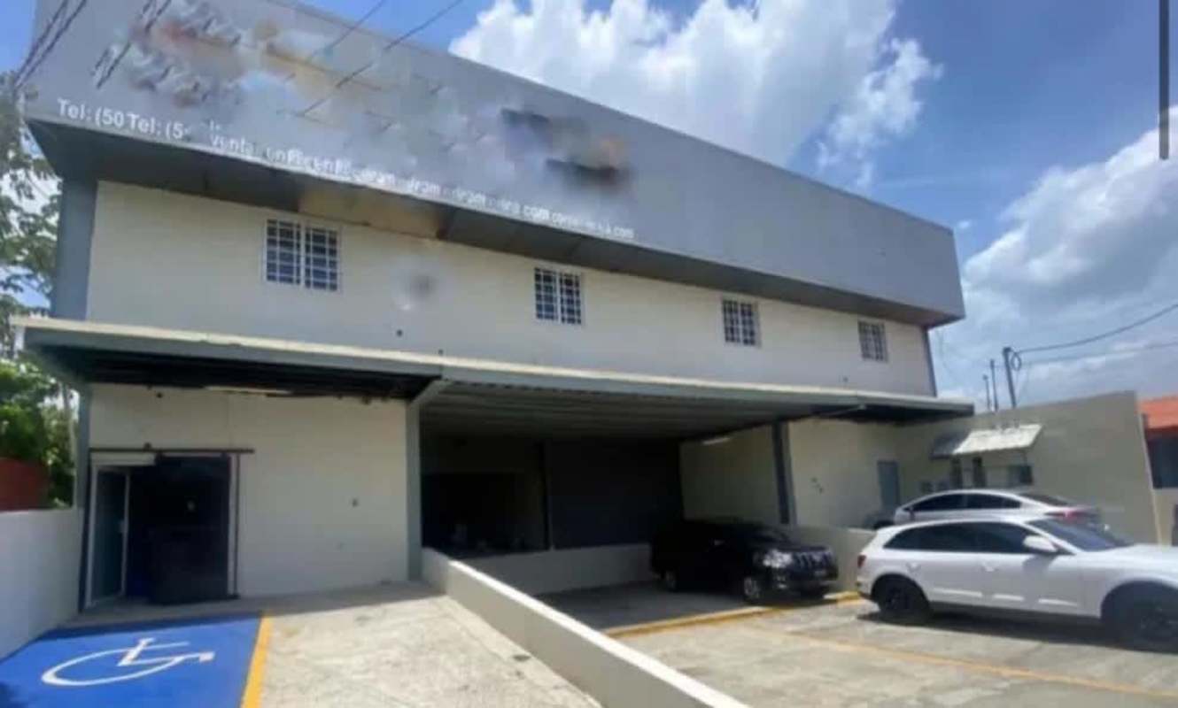 Empty multipurpose work room with windows and yellow walls inside warehouse Chanis Panama