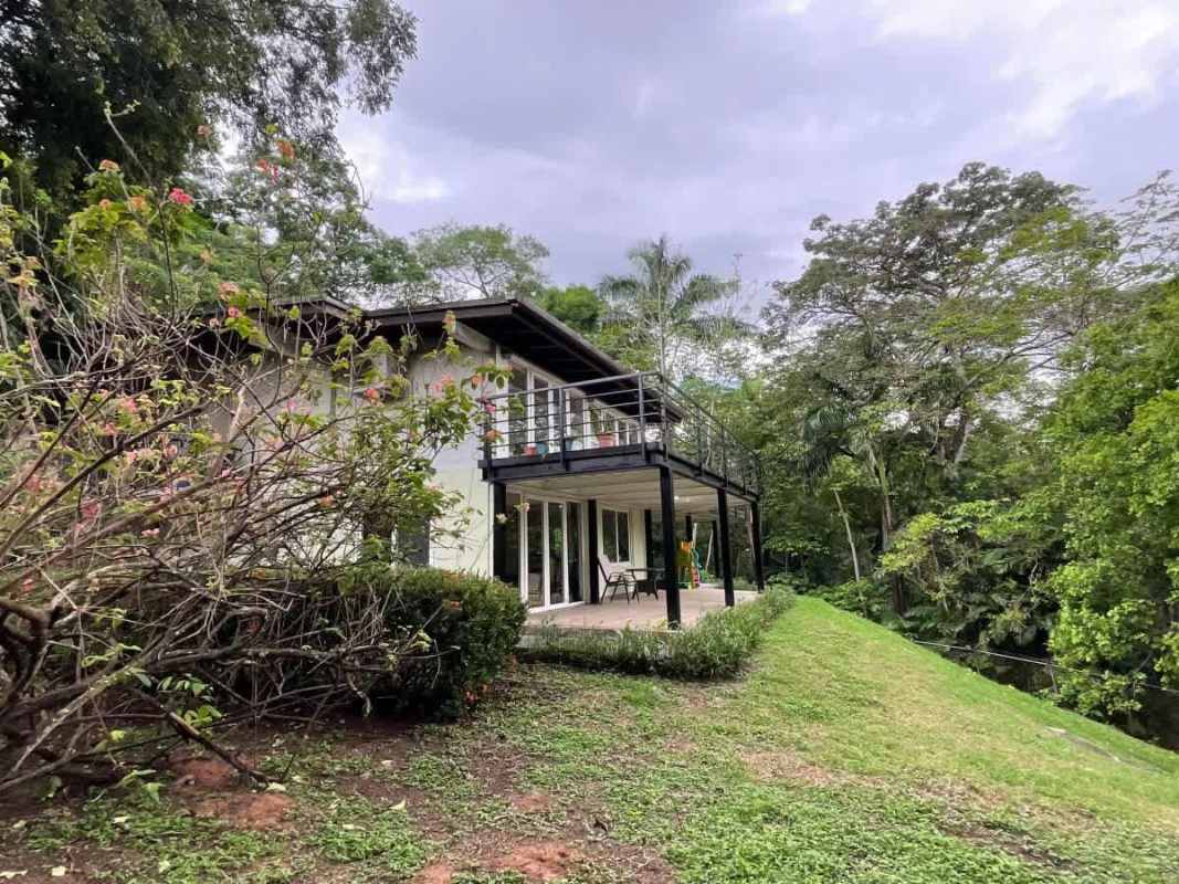 Private house surrounded by lush forest greenery Cerro Ancón rental Panama