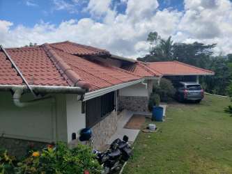 Rustic dining room with wood ceilings, mountain country estate Penonomé Coclé Panama