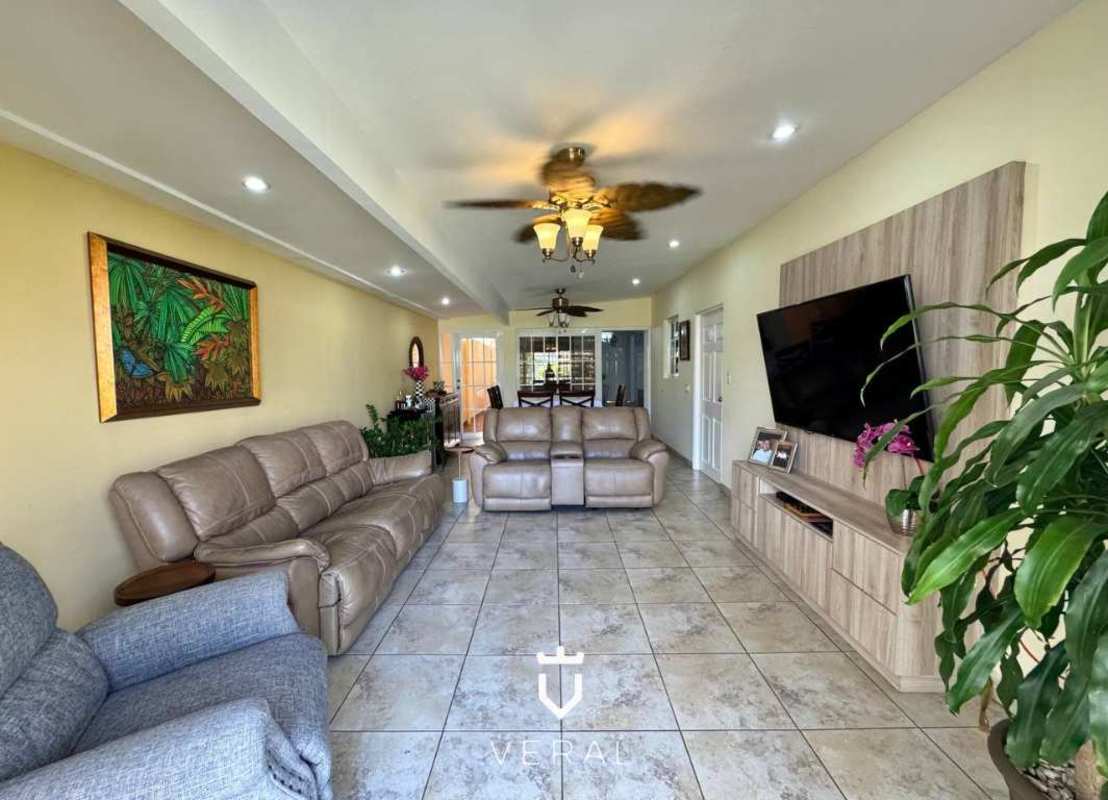 Large open living and dining area with marble floors in single-family house Las Mercedes Betania Panama