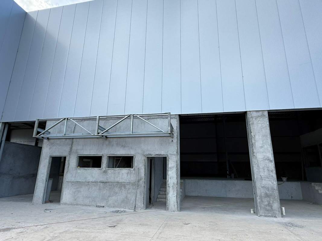 Complex of multiple industrial warehouse units available for rent in Juan Díaz Panama