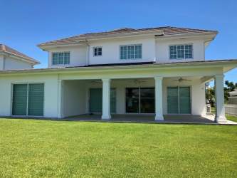 Terrace with jacuzzi and outdoor dining Buenaventura Resort villa for rent Panama