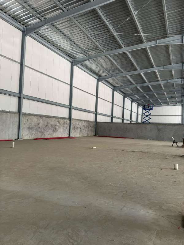 Interior view showing warehouse high ceilings industrial lighting in Juan Díaz Panama City