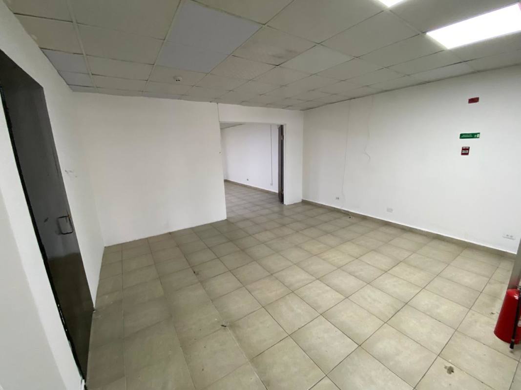 Retail or office space for rent with emergency signage Galerías Ingenio Panama