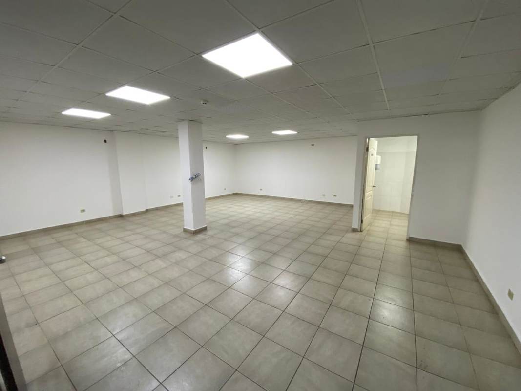 Ground Floor Commercial Space for Rent in El Ingenio