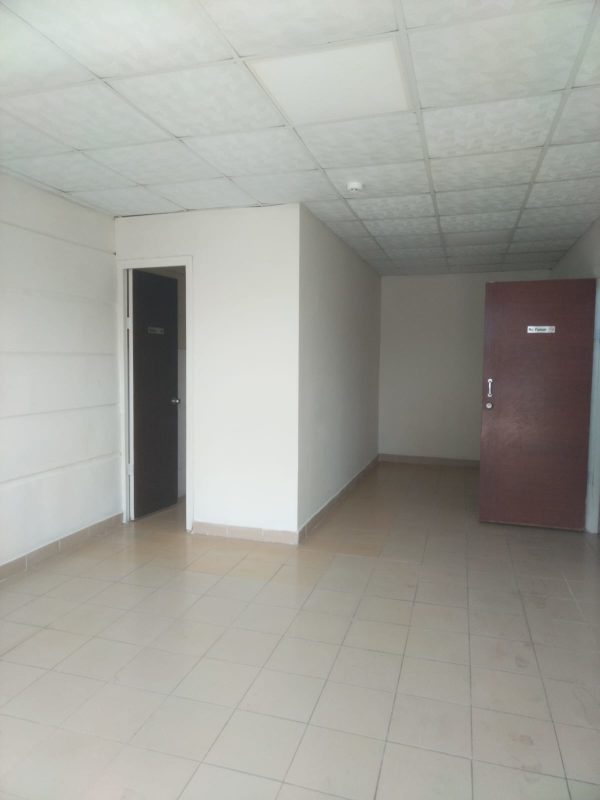 Wide driveway with loading docks and parking at industrial warehouse complex Villa Zaita Panama