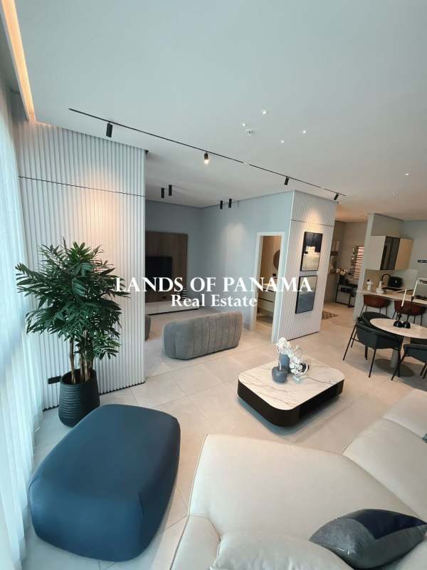 Designer kitchen with breakfast bar and sleek cabinetry at PH AquaPoint Panama City