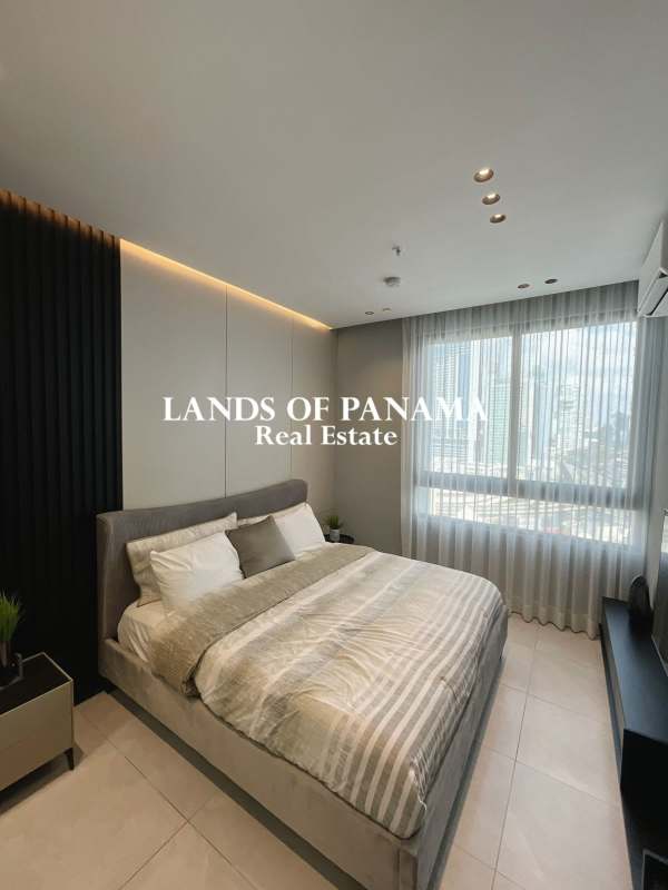 Luxurious master bedroom with city views, ensuite and walk-in closet PH AquaPoint Punta Paitilla