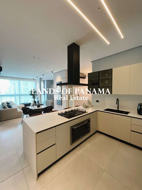 Tower rooftop pools with panoramic ocean and city skyline view PH AquaPoint Punta Paitilla