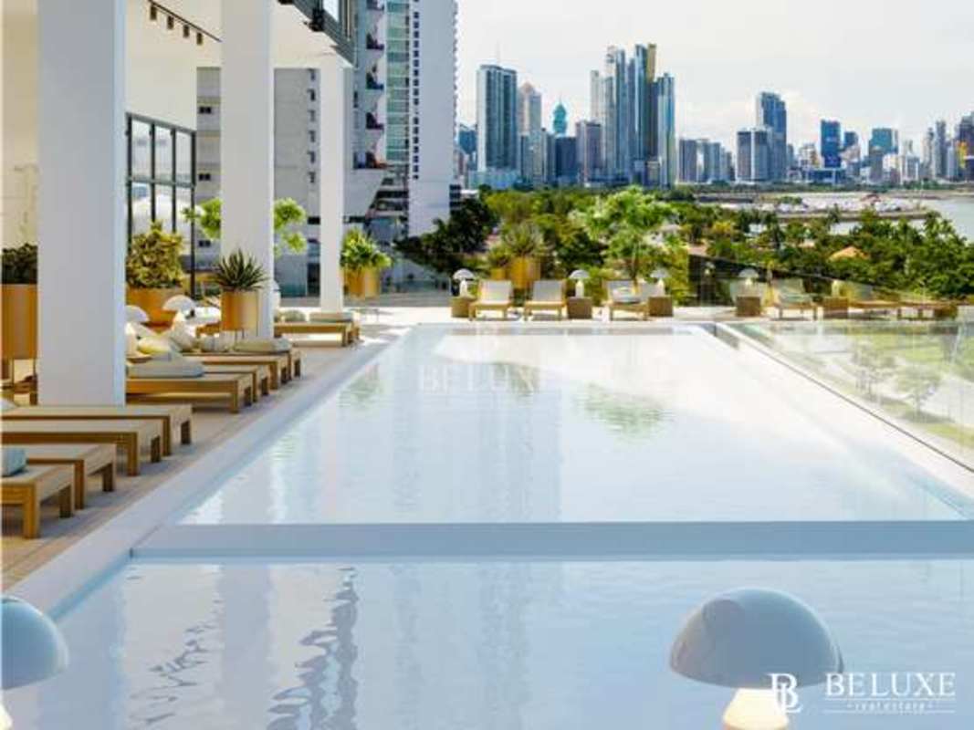 Luxury rooftop infinity pool with panoramic ocean and skyline views at PH The Walker Panama