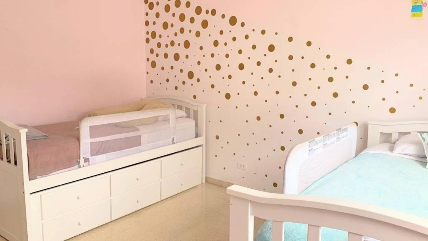 Bright kitchen with white tiles, granite breakfast table blue chairs in PH Bay Tower Panama