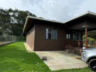 Covered terrace with garden views at new fenced house Potrerillos Arriba Panama