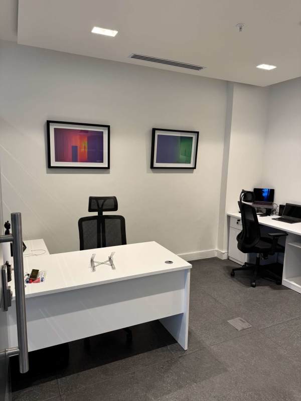 Glass partitioned private offices with natural light in Costa del Este Time Square Center