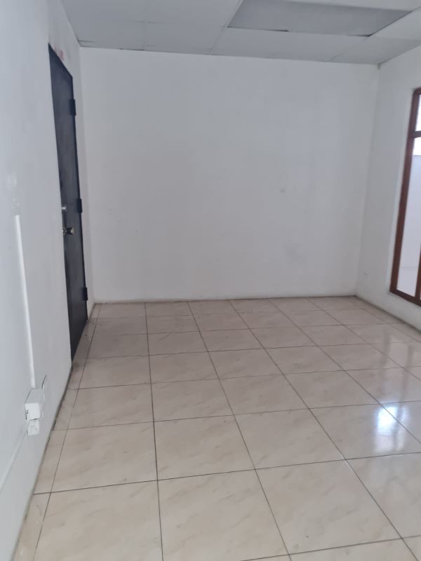 Unfurnished office space with window, white walls, tiled floor in El Carmen commercial rental