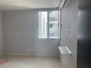 Apartment for Rent in Clayton - 3 bedrooms