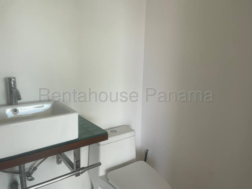 Dining space next to balcony with natural light in Clayton Park Residences Panama