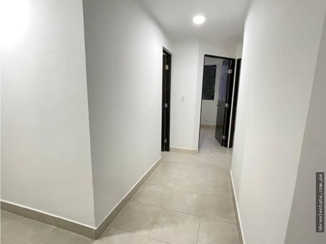 Guest bedroom with split AC and closet PH Belview Tower Edison Park Panama