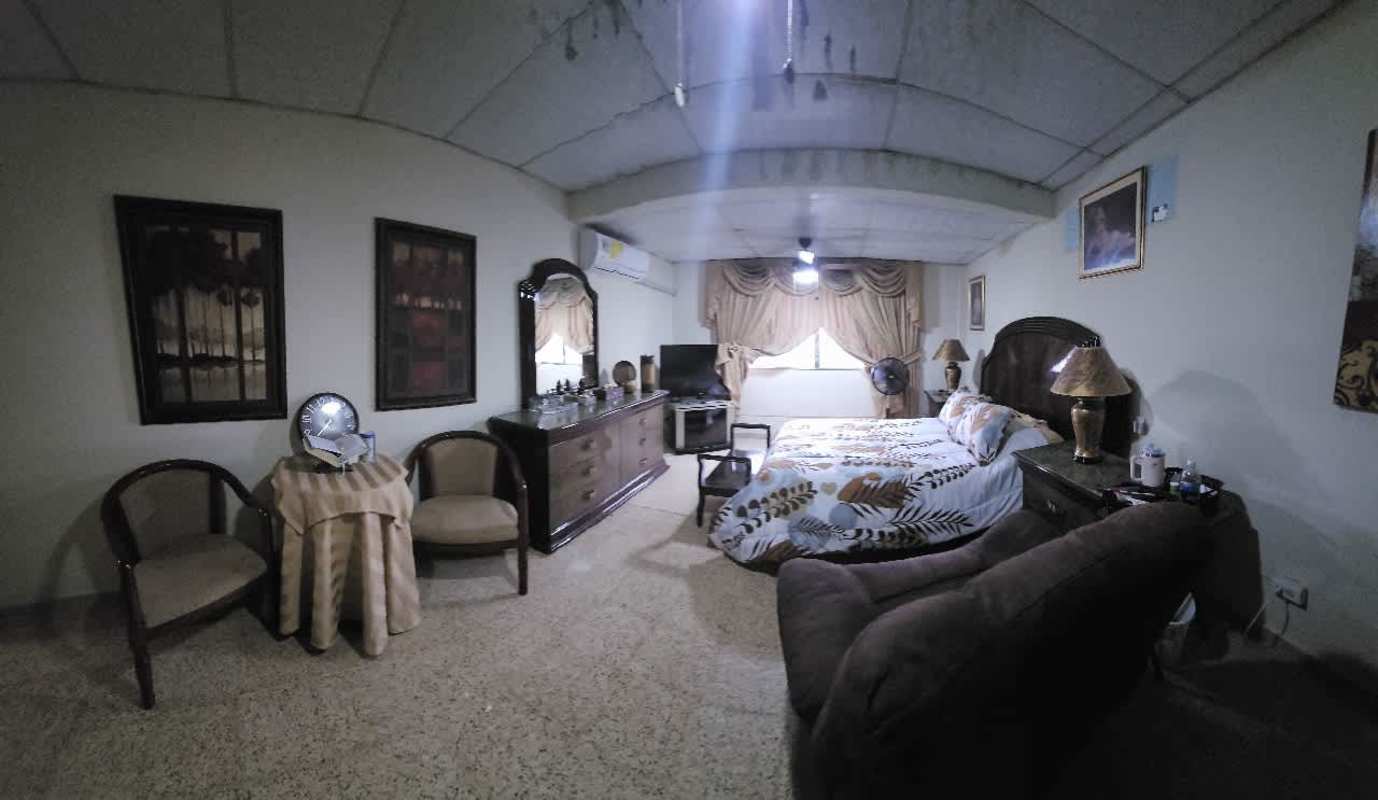 Living dining open space with traditional furnishings and chandelier in Villa Lucre Colonia Las Lomas Panama