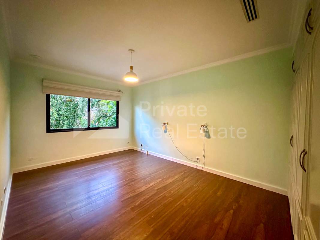 Master suite with hardwood floors, garden view, natural light in PH Antigua Costa del Este Panama