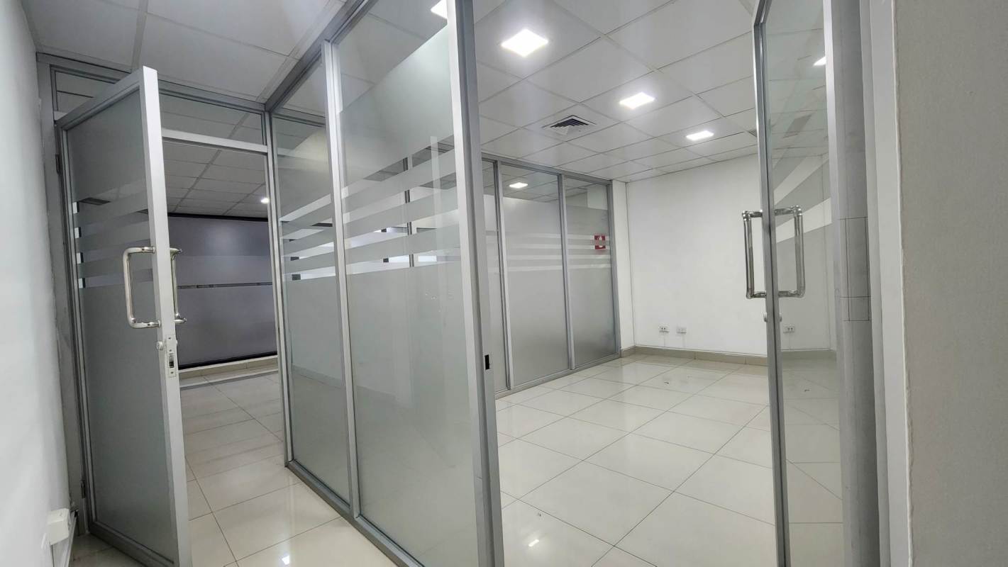 Partitioned office interior with tile floor at PH Plaza Obarrio Obarrio Panama