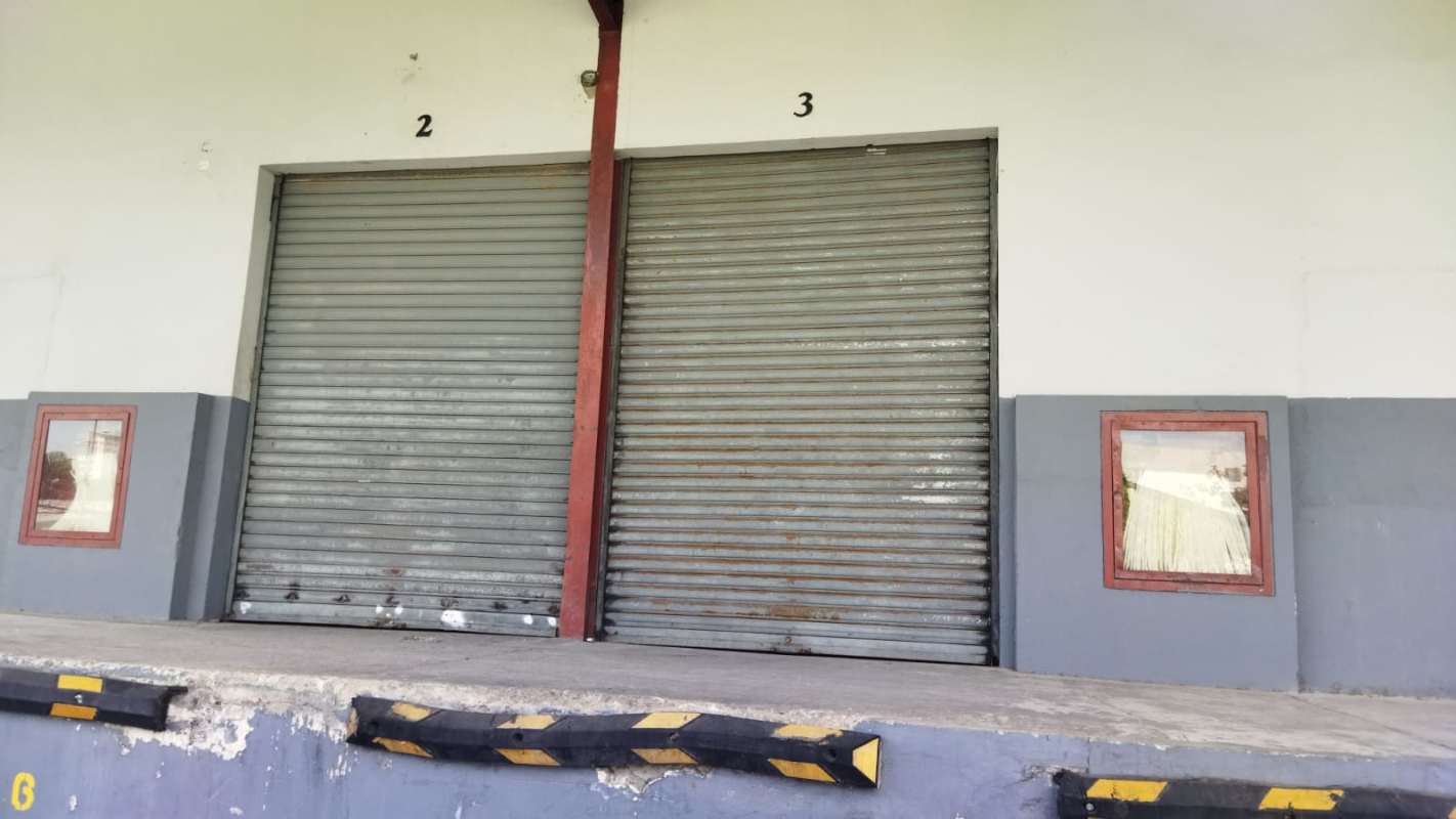 Warehouse roll up doors and protective bumpers at Juan Díaz Panama City