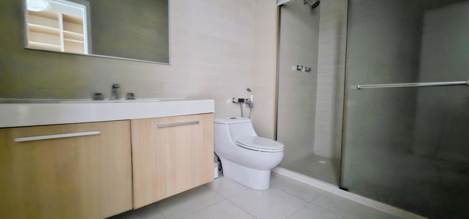 Large balcony with Pacific Ocean and skyline view in PH White Tower Panama City