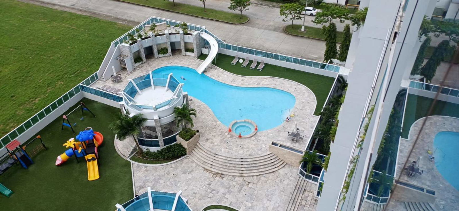 Granite countertop kitchen with appliances in PH Vitri Tower Punta Pacifica Panama City