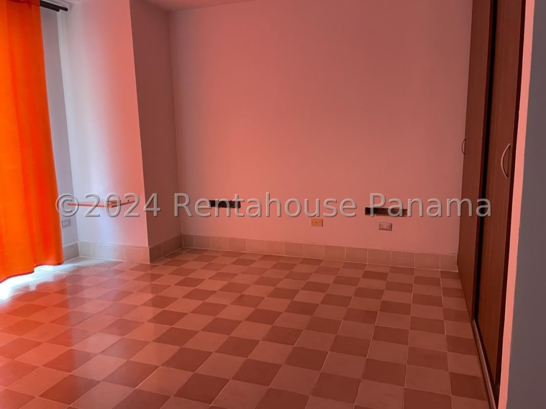 Colonial living room with high ceiling, arched window, and French doors in Casco Viejo