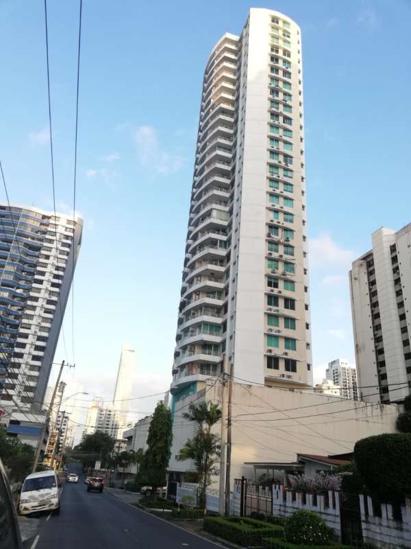 Modern kitchen with granite countertops fully equipped in PH Pacific Hills San Francisco Panama City