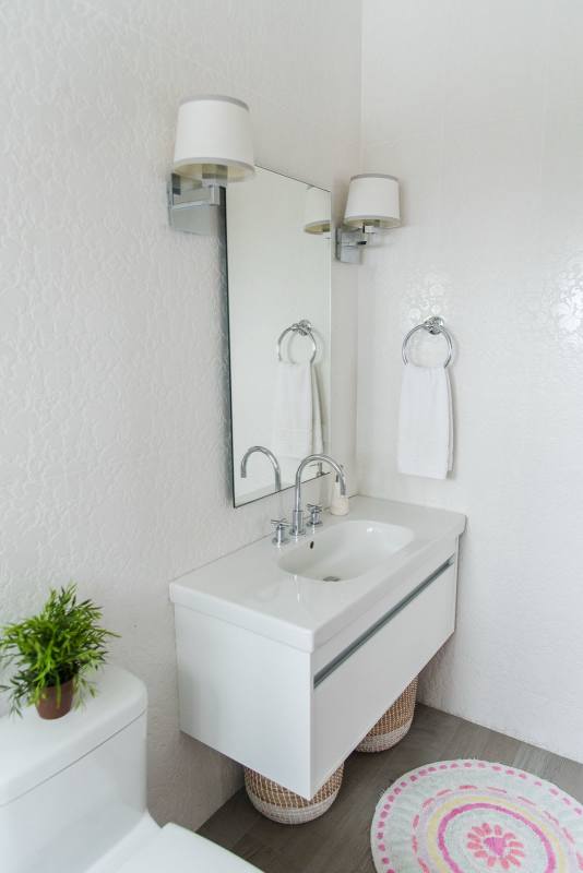 Gourmet kitchen with Thermador oven, Electrolux fridge, marble countertop in PH Paramount Panama