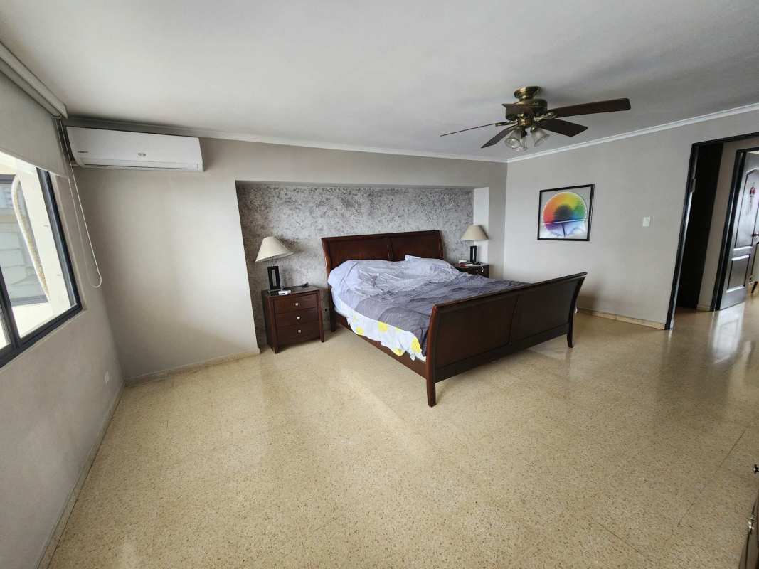 Bedroom with large window, city skyline views and natural light PH Torre Marbella Panama City