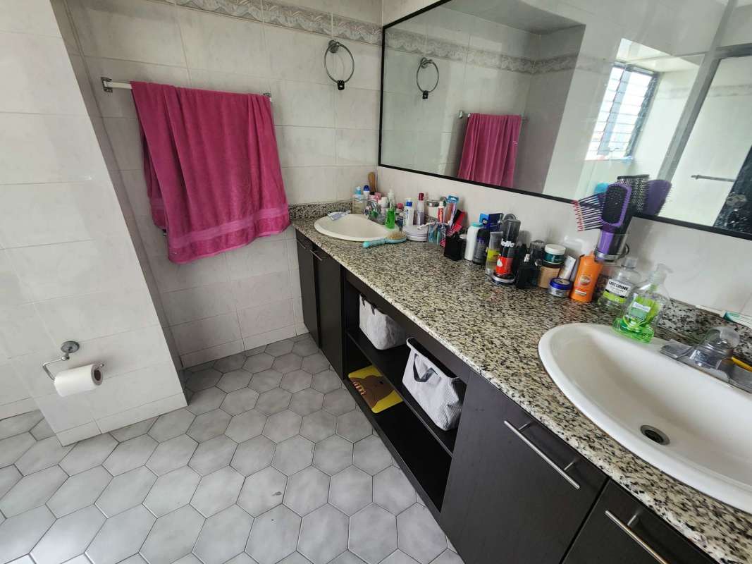 Bathroom with double granite sink, large mirror in PH Torre Marbella Panama