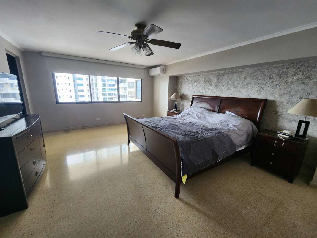 Spacious master bedroom with large window, built-in closet and AC in Torre Marbella Marbella Panama