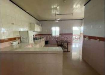 Functional kitchen with cabinets inside commercial property Aguadulce Panama